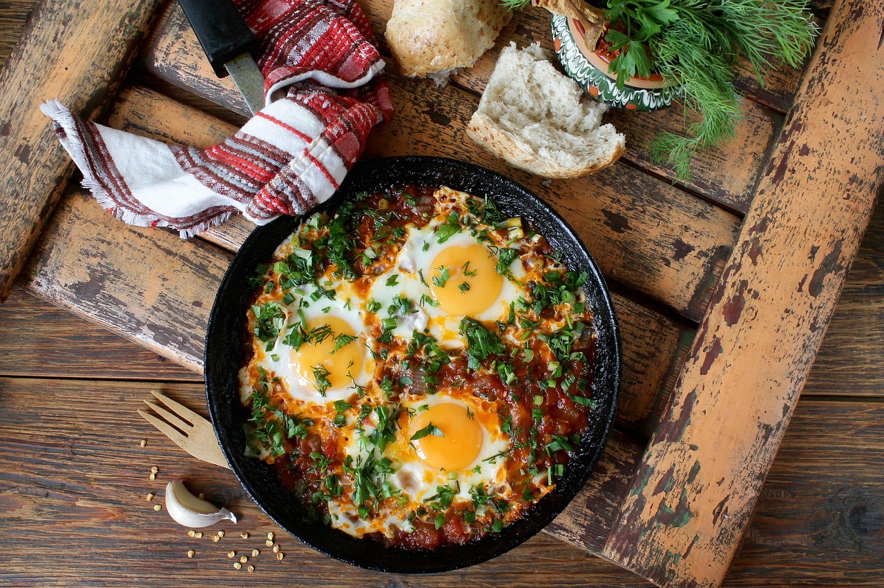 Eier Zutaten Sucuklu Yumurta – Rezept für türkisches Rührei mit Knoblauchwurst