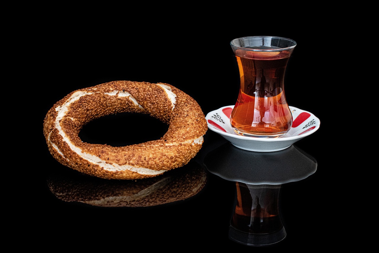 Simit Sesamring und Tee Simit Sesamring Rezept – Der Klassiker aus der türkischen Bäckerei